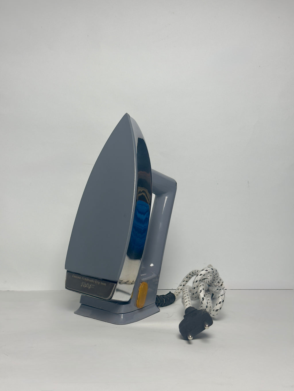 Dry Iron 400-1000W by RAF | Adjustable Speed Knob, Indicator Light & Lightweight Design