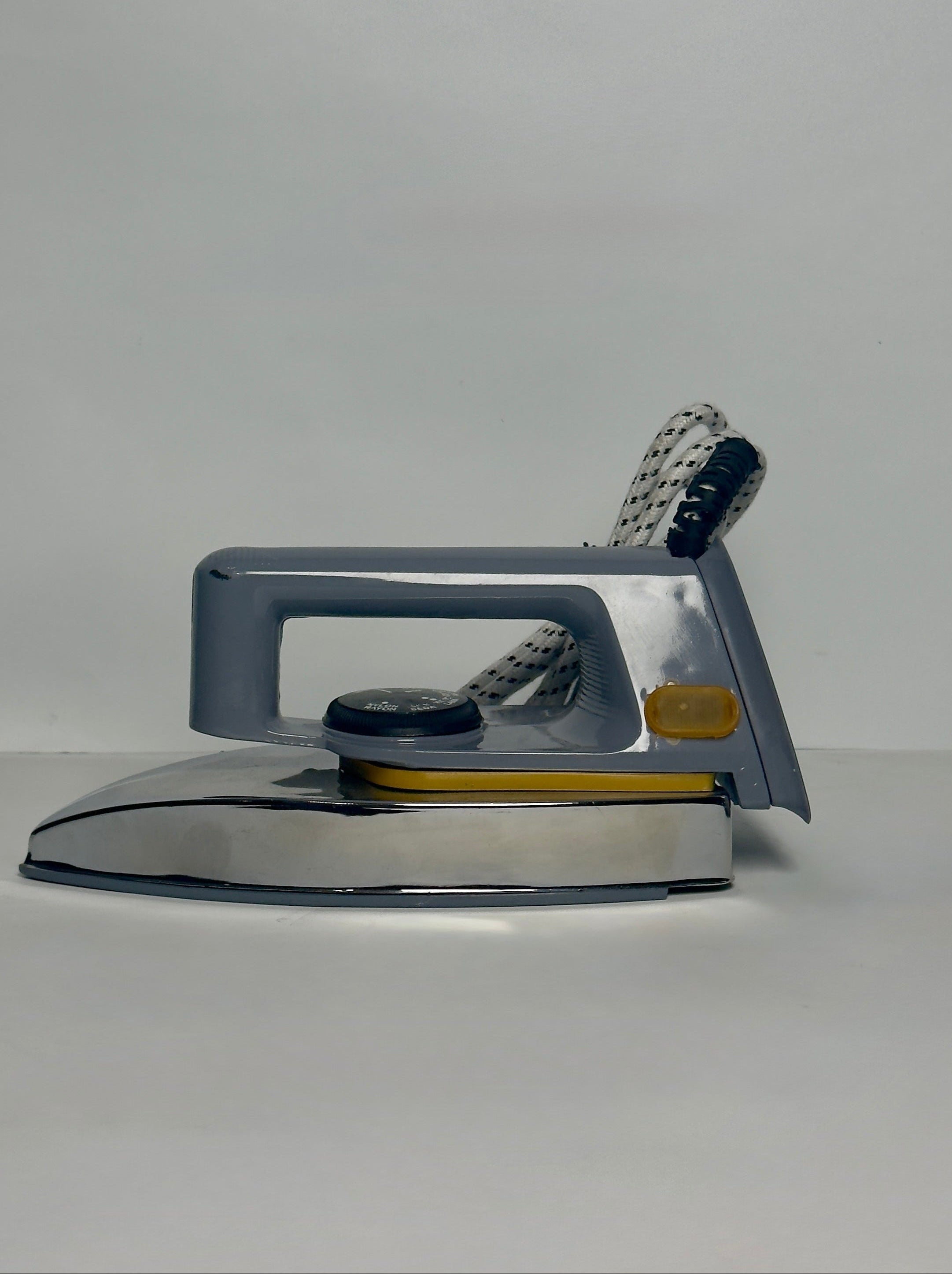 Dry Iron 400-1000W by RAF | Adjustable Speed Knob, Indicator Light & Lightweight Design